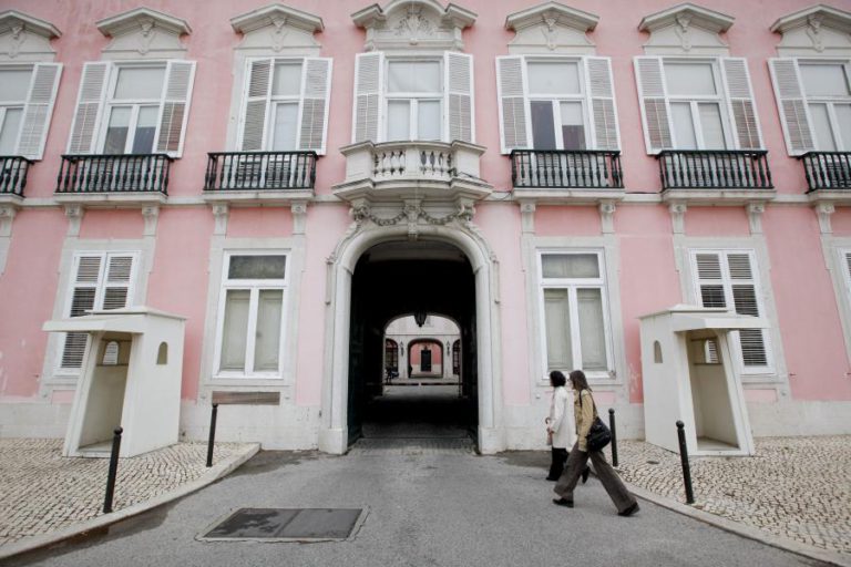 PORTUGAL TRANSMITIU À GUINÉ EQUATORIAL QUE ALTERNÂNCIAS NO PODER DEVEM RESPEITAR CONSTITUIÇÃO