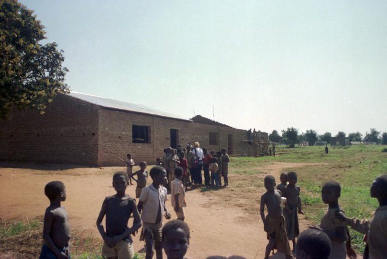 ENSINO PRIMÁRIO EM MOÇAMBIQUE COM FALTA DE 14 MIL PROFESSORES