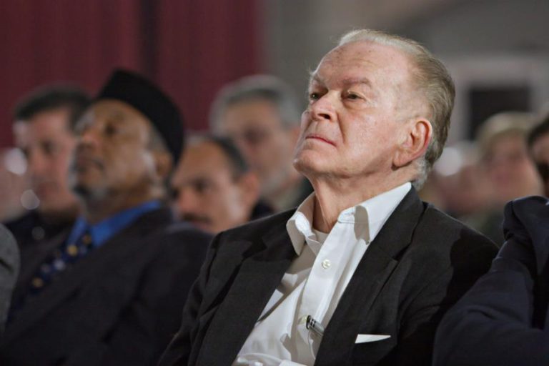 MORREU GENE SHARP, AUTOR DE LIVRO QUE MOTIVOU PRISÃO DE ATIVISTAS ANGOLANOS