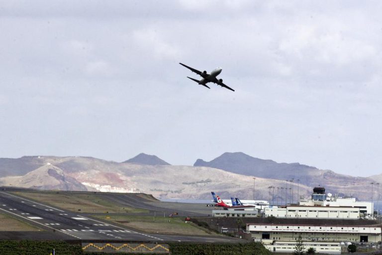 VENTO DIMINUIU E PERMITIU A ATERRAGEM DE CINCO AVIÕES NA MADEIRA