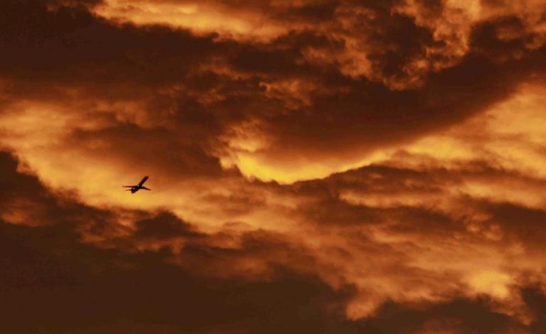 PASSAGEIROS RETIDOS APÓS AIR TIMOR CANCELAR À ÚLTIMA HORA VOOS DÍLI-KUPANG