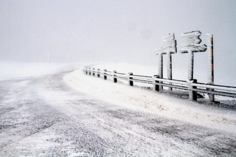 ESTRADAS NA SERRA DA ESTRELA FECHADAS DEVIDO À QUEDA DE NEVE