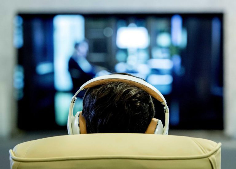 MAIS DE 40% DOS PORTUGUESES PASSA O TEMPO LIVRE A VER TELEVISÃO, SEGUNDO UM ESTUDO