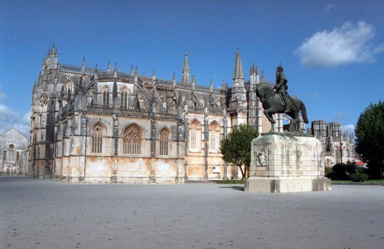 MOSTEIRO DA BATALHA REQUALIFICA CLAUSTRO REAL