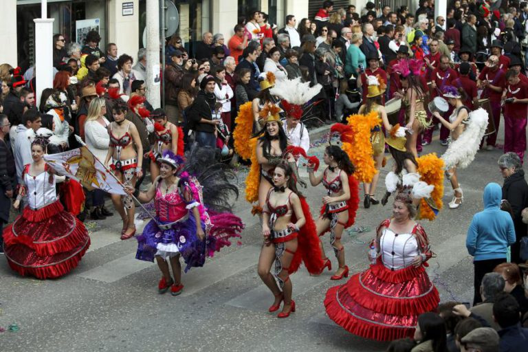 EQUIPA DE 50 PESSOAS ULTIMA PREPARATIVOS DO CARNAVAL DE LOULÉ