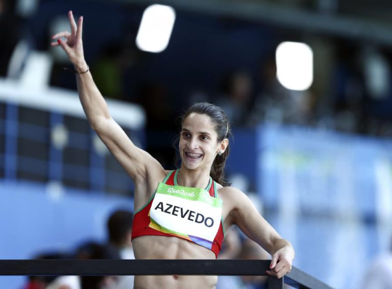CÁTIA AZEVEDO ALCANÇA MÍNIMOS PARA MUNDIAIS EM PISTA COBERTA NOS 400 METROS