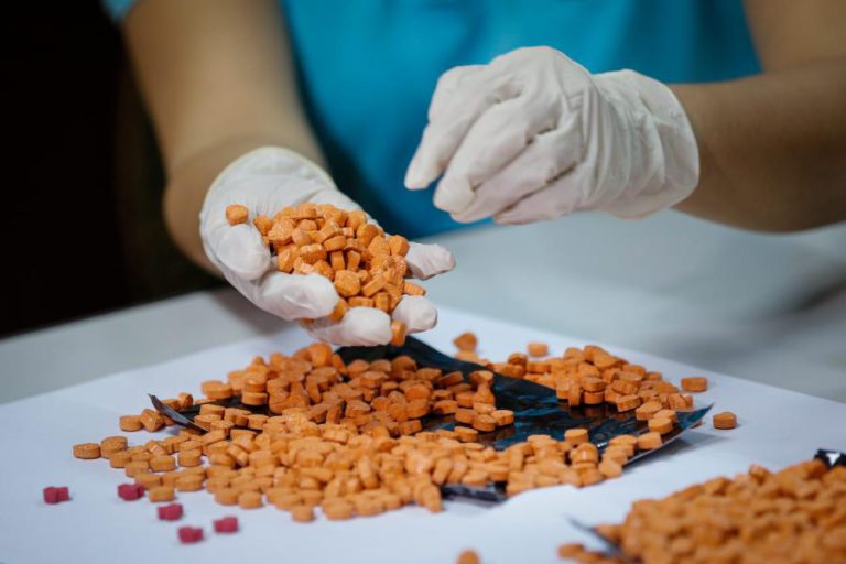 PJ APREENDE 4,5 TONELADAS DE SUBSTÂNCIA USADA PARA FAZER DROGAS SINTÉTICAS