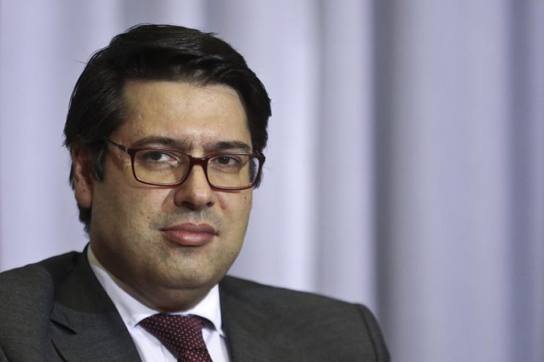 GOVERNO DIZ QUE EVENTUAL INJEÇÃO DE CAPITAL NO NOVO BANCO NÃO PREJUDICA A DÍVIDA