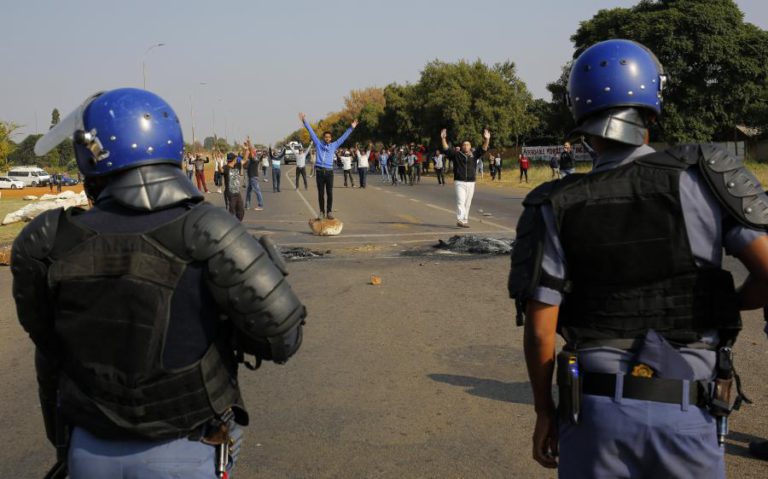 POLÍCIA SUL AFRICANA REALIZA BUSCAS A EMPRESÁRIOS LIGADOS A JACOB ZUMA