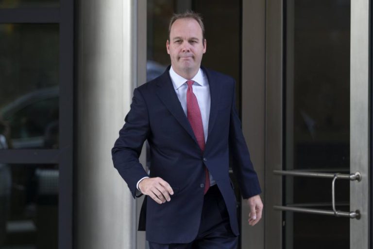 EX-ASSESSOR DE TRUMP ASSUME CULPA E VAI COLABORAR INVESTIGAÇÃO INGERÊNCIA RUSSA