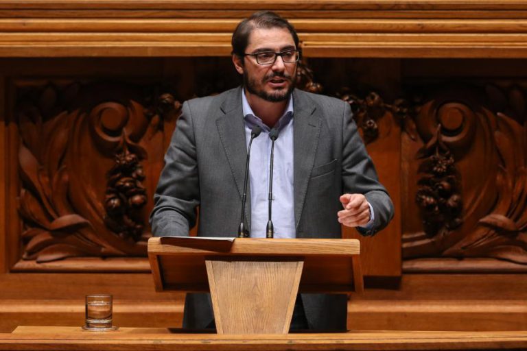 PCP FORÇA DEBATE NO PARLAMENTO SOBRE NORMAS LABORAIS EM 14 DE MARÇO