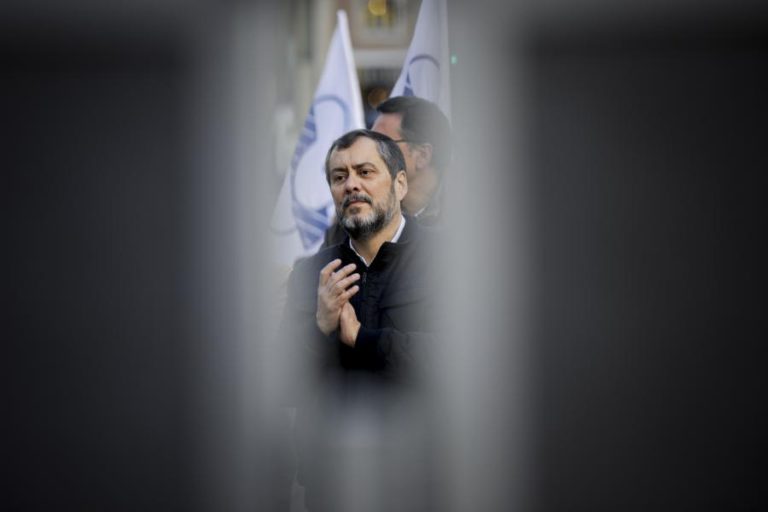 PROFESSORES DISPOSTOS A FAZER GREVE EM MARÇO