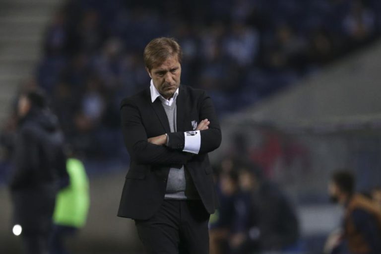 PEDRO MARTINS DEIXA DE SER TREINADOR DO VITÓRIA DE GUIMARÃES