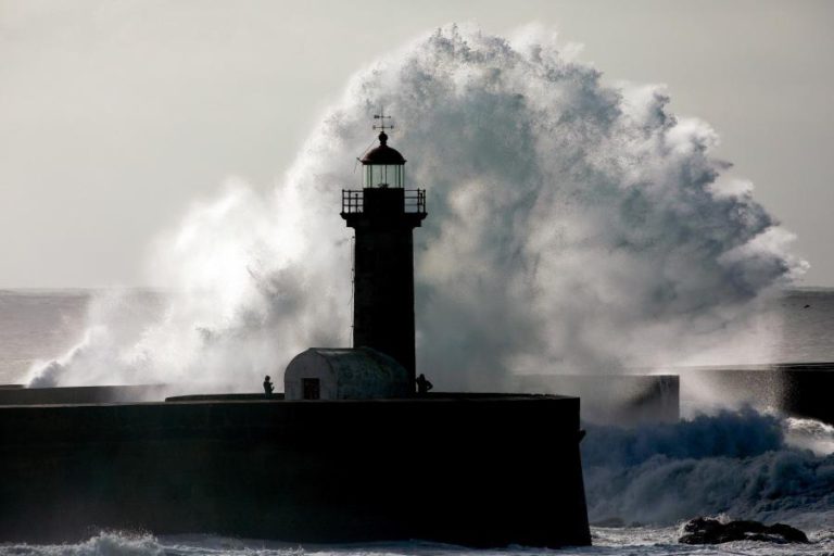 AUTORIDADE MARÍTIMA ALERTA PARA MAR AGITADO E ONDULAÇÃO FORTE ATÉ SEXTA