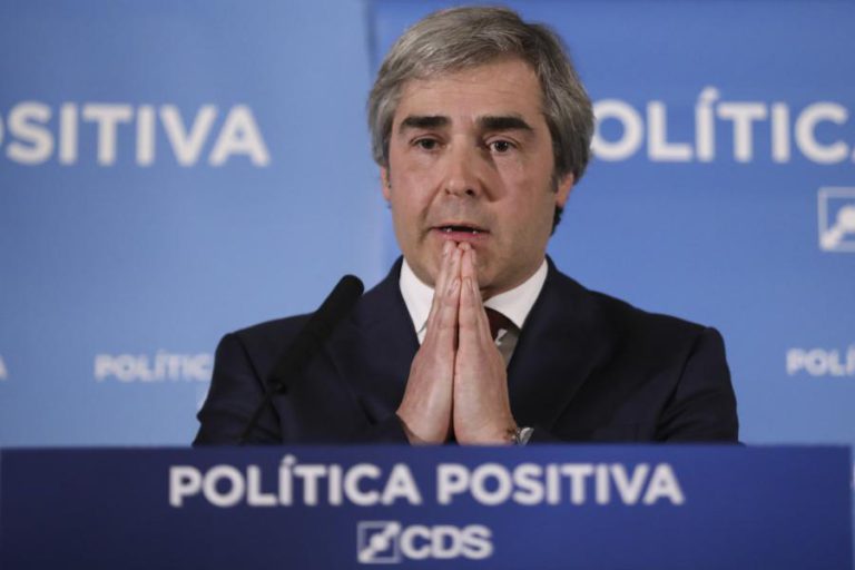 CDS RECUSA MAIS IMPOSTOS PARA BRUXELAS E ACUSA GOVERNO DE SER “A ‘TROIKA’ SEM A ‘TROIKA'”