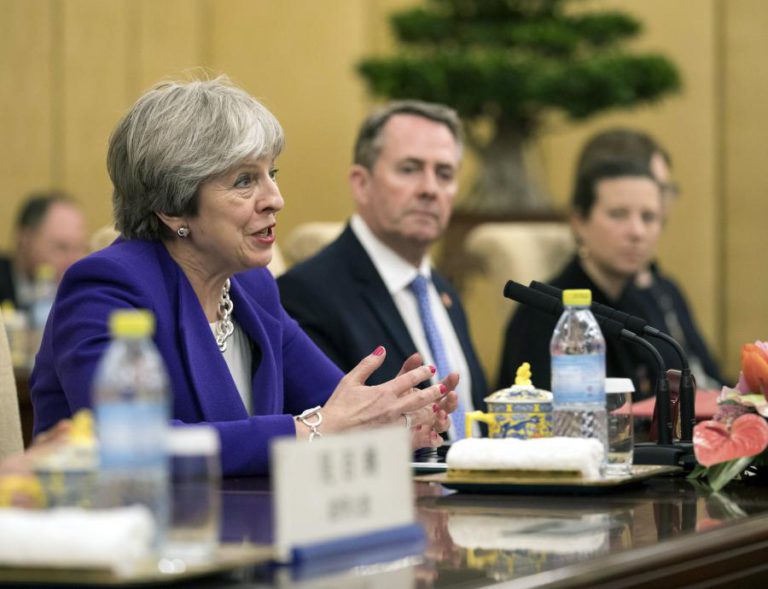 MAY CONTRA DIREITOS IGUAIS PARA CIDADÃOS DA UE QUE CHEGUEM APÓS ‘BREXIT’