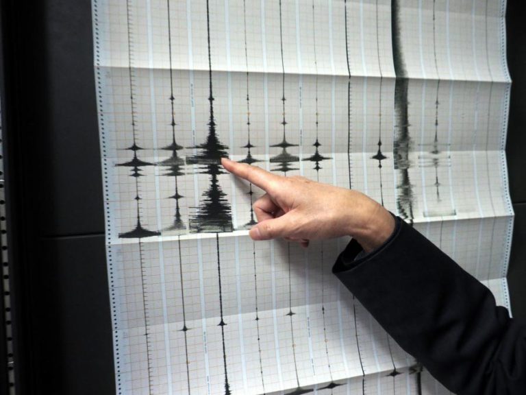 SISMO FEZ COLAPSAR HOTEL E DEIXOU PESSOAS ENCARCERADAS EM TAIWAN