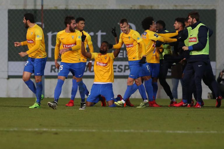 ESTORIL PRAIA ACABA COM INVENCIBILIDADE DO SPORTING, QUE FALHA LIDERANÇA NA LIGA