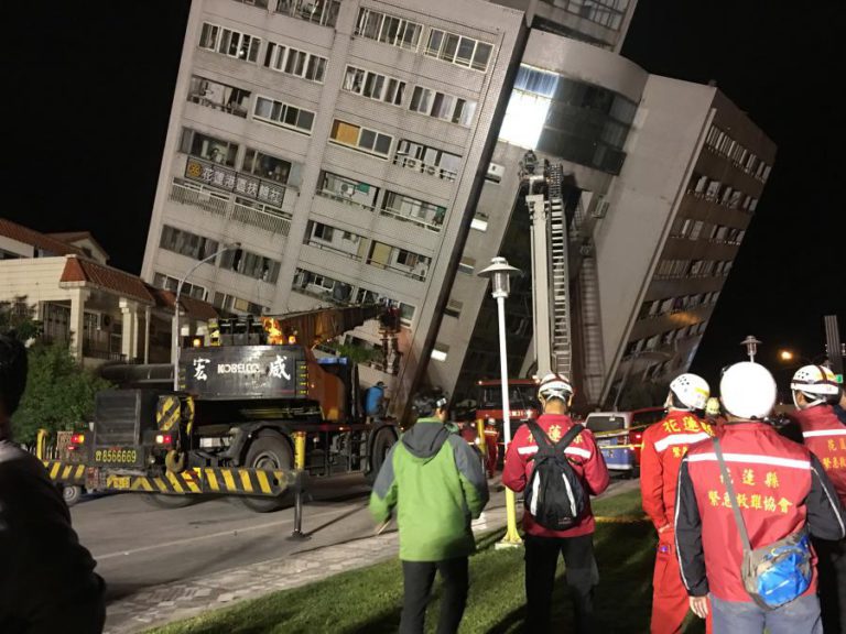 SISMO EM TAIWAN FAZ PELO MENOS DOIS MORTOS E MAIS DE 100 FERIDOS