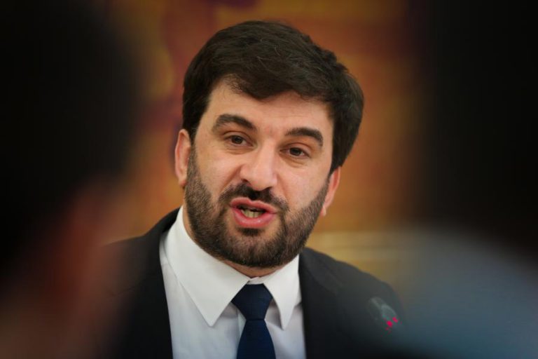 MINISTRO DA EDUCAÇÃO DEFENDE “MODERAÇÃO” NA RESPOSTA À VIOLÊNCIA NO DESPORTO