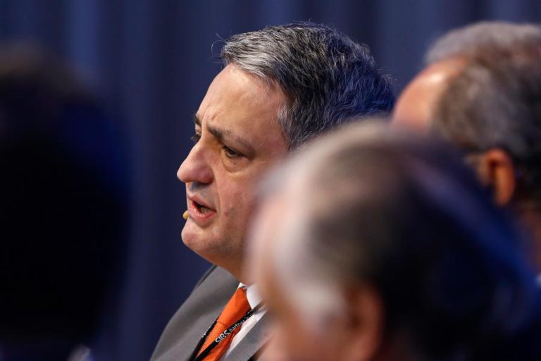 PAULO MACEDO DIZ QUE A CAIXA TEM DE CONTINUAR A RECUPERAR DOS PREJUÍZOS