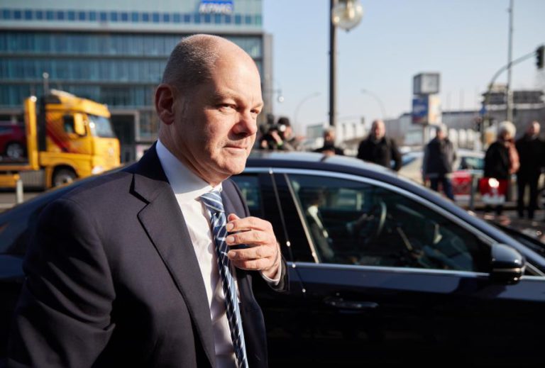 LÍDER INTERINO DO SPD ALEMÃO DEFENDE ACORDO DE COLIGAÇÃO COM MERKEL