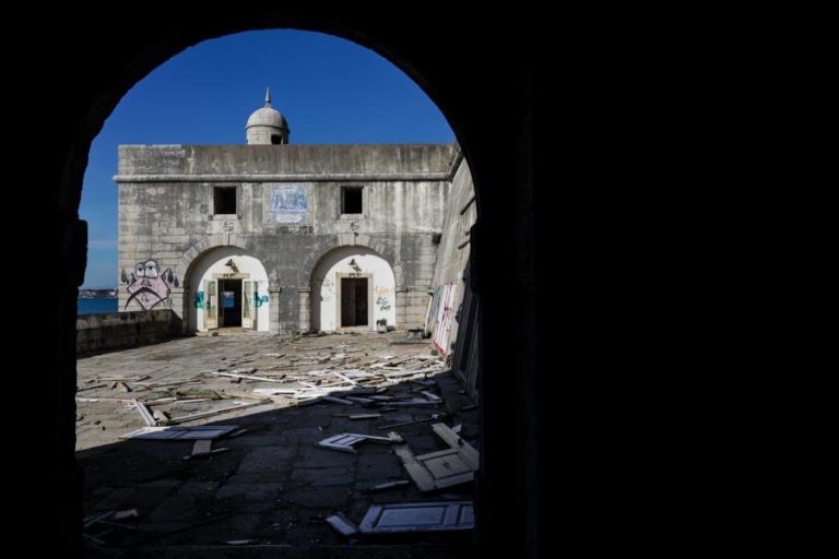 CDS QUER SECRETÁRIO DO TESOURO NO PARLAMENTO A PROPÓSITO DE FORTE EM CASCAIS