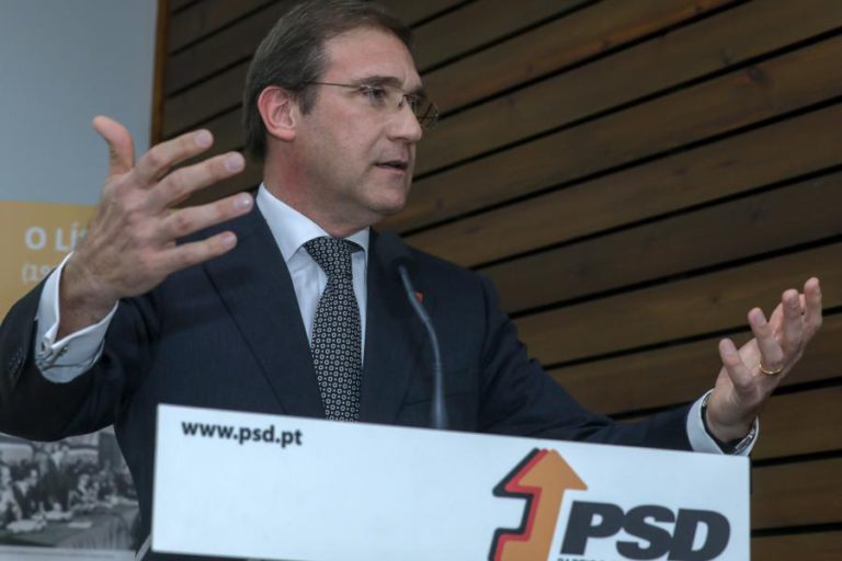 PASSOS DIZ QUE BE E PCP “ROSNAM MAS NÃO MORDEM” AO GOVERNO