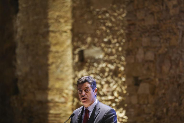 INVESTIMENTO DE EMPRESAS ESTRANGEIRAS AJUDA A TRAZER JOVENS DE VOLTA A PORTUGAL