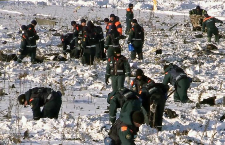 CAIXA NEGRA DO AVIÃO QUE SE DESPENHOU PERTO DE MOSCOVO FOI ENCONTRADA