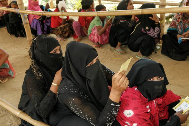 NOBEL DA PAZ VÃO ENCONTRAR-SE COM MULHERES ROHINGYA NO BANGLADESH