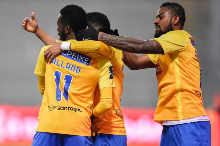 ESTORIL VENCE EM CASA DO MOREIRENSE COM REVIRAVOLTA NO RESULTADO