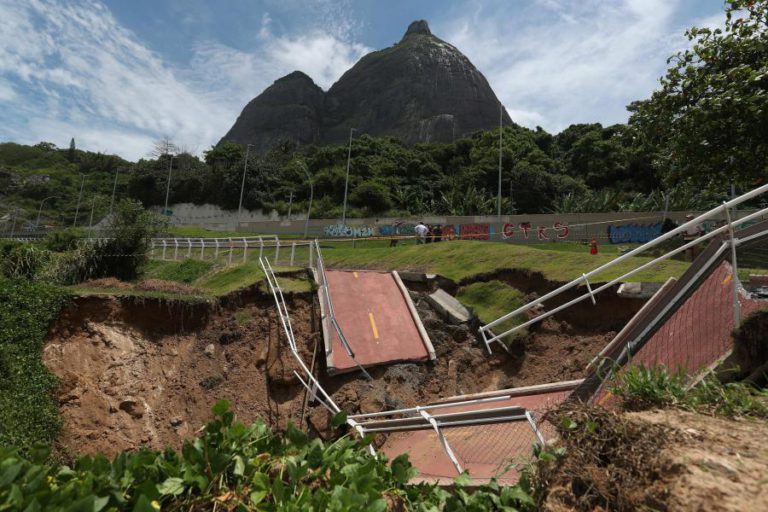 SUBIU PARA QUATRO O NÚMERO DE MORTOS PROVOCADOS PELO TEMPORAL NO RIO DE JANEIRO