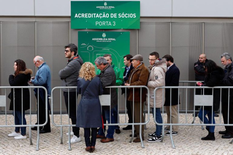 SÓCIOS DO SPORTING APROVAM CONTINUIDADE DE BRUNO DE CARVALHO