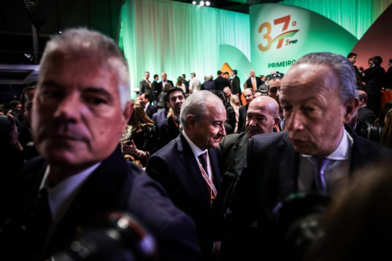 CONGRESSO DO PSD, ENSAIO DE UNIDADE, ENSOMBRADO POR MONTENEGRO E VAIAS A ELINA FRAGA