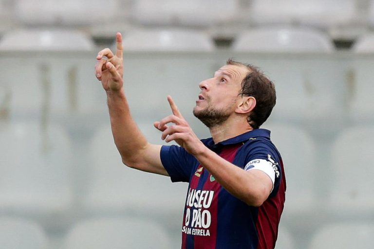 DESPORTIVO DE CHAVE VENCE MOREIRENSE COM PENALTI DE BRESSAN
