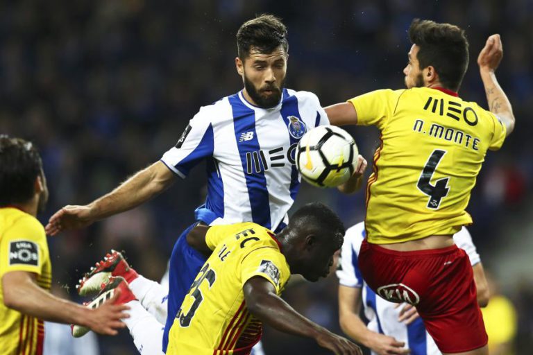 CORONA OPERADO A FRATURA NA MÃO E ALEX TELLES TEM ENTORSE DE MENOR GRAVIDADE