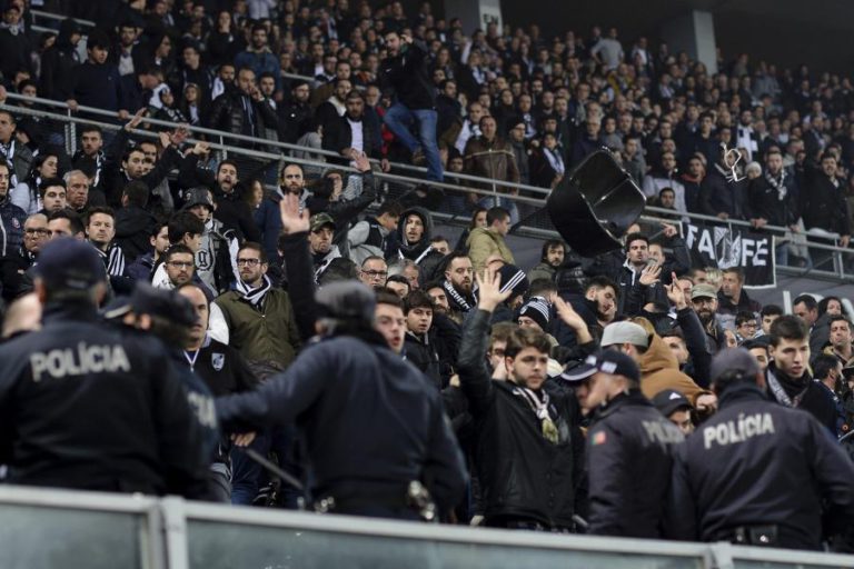 PSP INTERCETA 52 ADEPTOS ENVOLVIDOS EM CONFRONTOS ANTES DO VITÓRIA DE GUIMARÃES-BRAGA