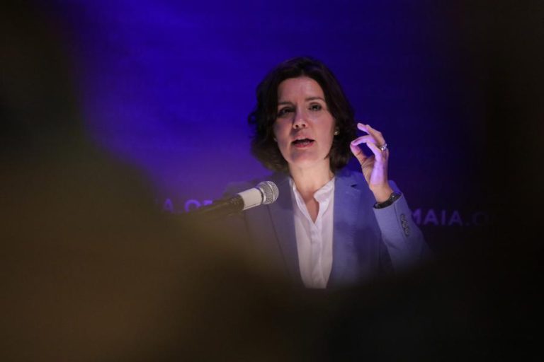 CRISTAS ASSEGURA QUE CDS TEM “POSTURA POSITIVA E CONSTRUTIVA” PARA DISCUTIR REFORMAS