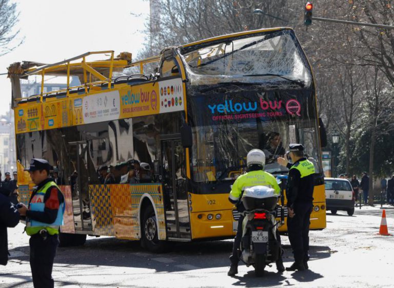 CARRIS ABRE INQUÉRITO A ACIDENTE DE AUTOCARRO EM LISBOA