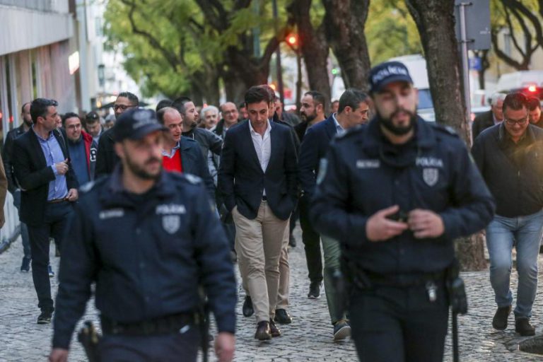 POLÍCIAS E MILITARES EXIGEM RESPOSTA DO GOVERNO SOBRE CARREIRAS ATÉ AO FIM DO MÊS