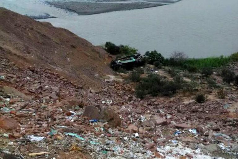 NÚMERO DE MORTOS EM ACIDENTE COM AUTOCARRO NO PERU SOBE PARA 43