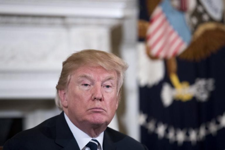 TRUMP APOIA AUMENTO DA IDADE MÍNIMA PARA 21 ANOS NA AQUISIÇÃO DE ARMAS DE FOGO