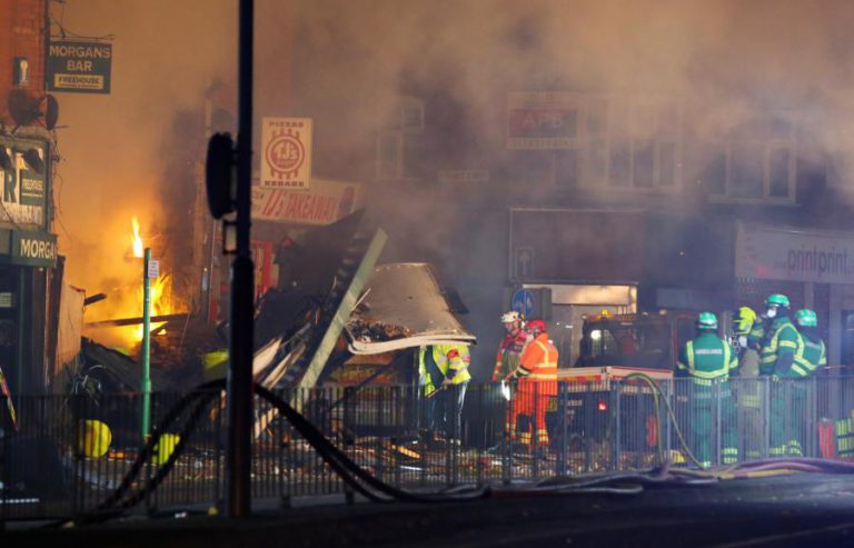 EXPLOSÃO EM LEICESTER FAZ SEIS FERIDOS, DOIS EM ESTADO CRÍTICO – AUTORIDADES