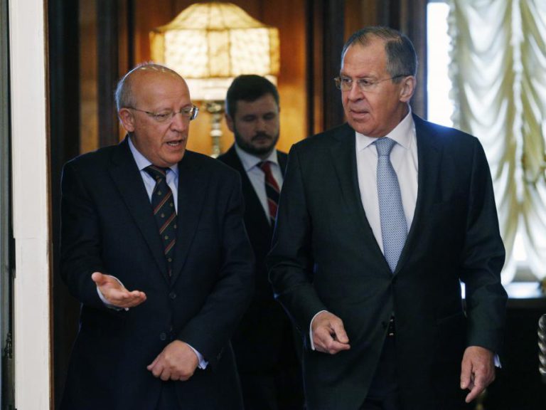 MNE PORTUGUÊS APRESENTA A LAVROV CANDIDATURA DE VITORINO À OIM