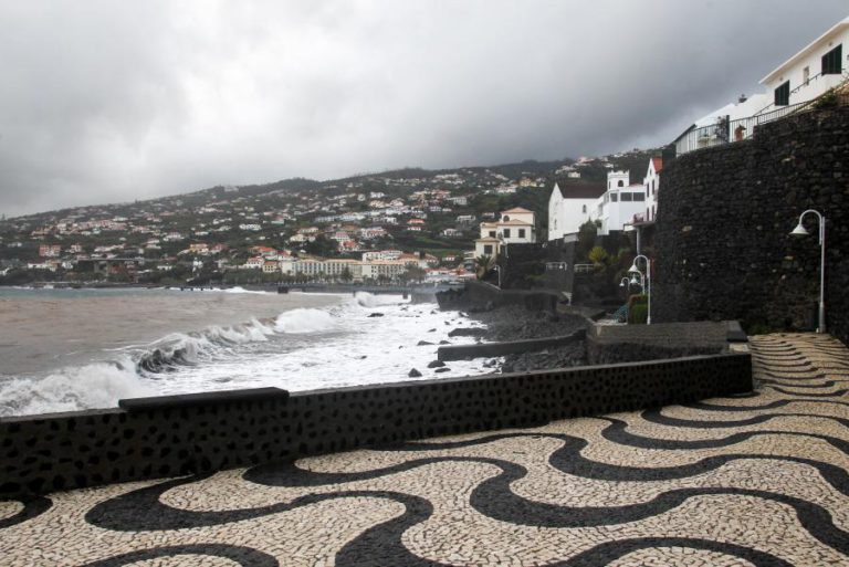 MADEIRA SEM OCORRÊNCIAS MAS JÁ COM VOOS CANCELADOS DEVIDO AO MAU TEMPO