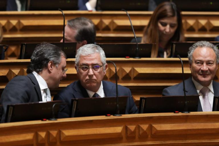 NEGRÃO PROMETE OPOSIÇÃO FIRME E DIÁLOGO PELO INTERESSE NACIONAL, COSTA SAÚDA “RETOMAR” DA NORMALIDADE