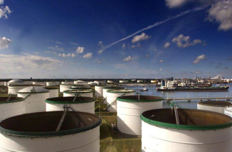 PREÇO DO BARRIL BRENT CAI ABAIXO DOS 65 DÓLARES PELA 1.ª VEZ DESDE DEZEMBRO