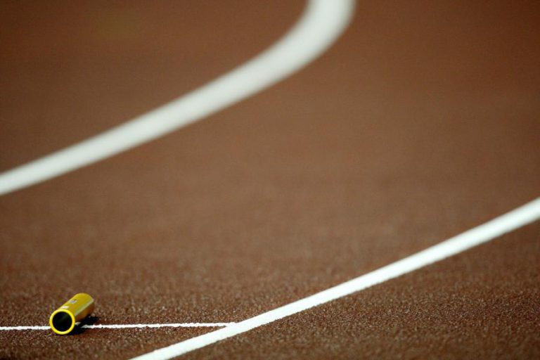 BENFICA ‘ROUBA’ AO SPORTING RECORDE NACIONAL NOS 4X400 METROS EM PISTA COBERTA