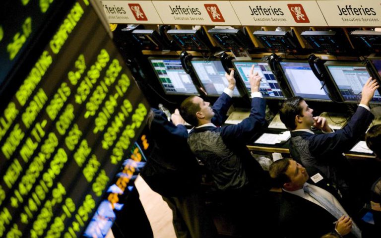 PÂNICO EM WALL STREET LEVA ÍNDICES A AFUNDAR COM FORTES PERDAS